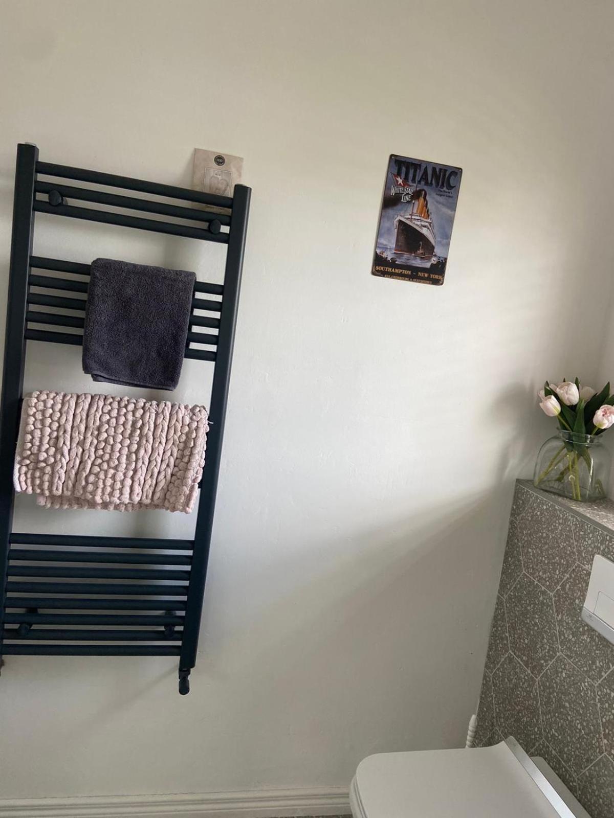 Sea La Vie Hotel Bangor  Bagian luar foto